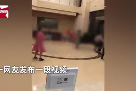 网传大爷大妈酒店大堂蹭凉跳舞赖着不走？真相来了图片