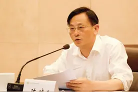 工作了29年的国土官员落马，该市曾因违法用地2万亩被约谈图片