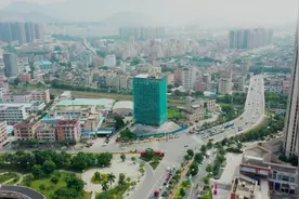视频｜建至15层半封顶，塘厦开拆违法建筑“长河大厦”图片