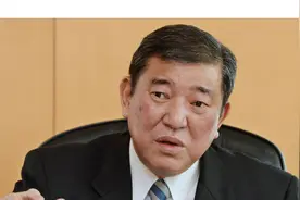 安倍刚破连续执政最长纪录，日本人已在热议谁会是下一任首相图片