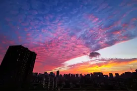 济南火烧云拍摄记：天公写意，浓墨重彩！人间诗意，万家灯火图片