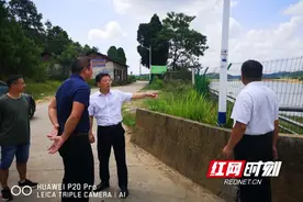 邵东：欧阳浪巡查槎江河生态环境图片
