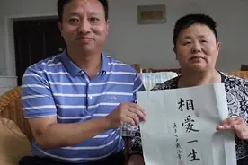 最美爱情！妻子车祸成植物人 丈夫10年不离不弃创造奇迹视频封面