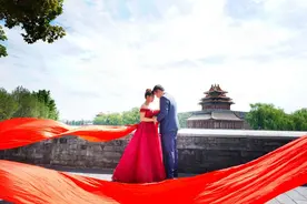好美！七夕的北京天空湛蓝，故宫一角成婚纱照圣地图片