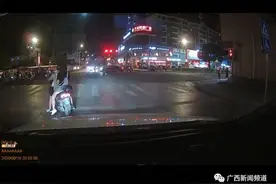 “路怒”暴发！河池2名司机闹市区蛇形走位恶意别车，双双受罚图片