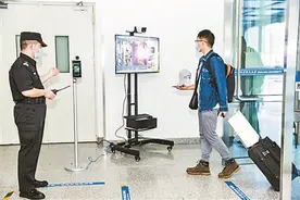 清华、北航迎来首批返校学生图片