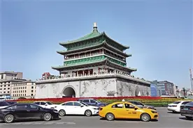 西安钟楼今日恢复开放，开放时间延长1小时，晚上9点半关门图片