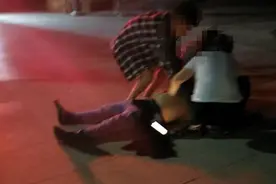 男子酒后佯装跳湖浮在水面 同行男子气到昏厥被送医抢救图片