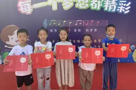 当医生，做画家……报名首日，一年级新生大声说出自己梦想图片