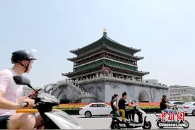 西安钟楼修缮后重新开放图片