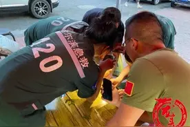 七岁男孩铅笔尖戳进手心，路过120医护紧急救治图片