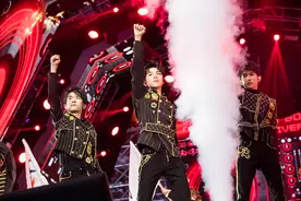 TFBOYS七周年演唱会观察：“顶流”笼罩下的偶像与饭圈图片