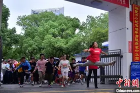 “一字马”女孩罗子欣考上中国美院 教练：一切不是偶然图片