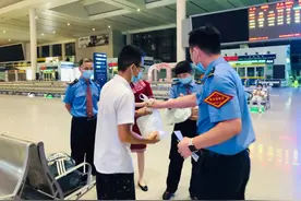新手爸爸急哭！18天婴儿5小时没喝奶，求助南宁东站客服中心……图片