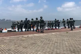 滴水湖上“激战正酣”，武警上海总队开展为期十天冲锋舟集训图片