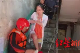 “俯身甘做人梯”的消防小哥火了！他俩获得阿里天天正能量奖励5000元图片