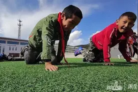 雪域高原上的“校长妈妈”，为何眼里常含泪水？图片
