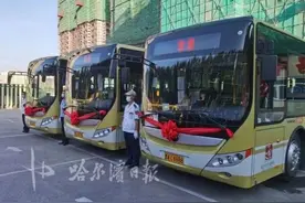 开学季将至，公交公司早晚高峰发车间隔最短缩至3分钟图片