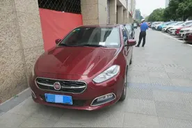 把车停在树荫下，人在车里，也算违停？还有哪些你可能不知道的违停图片