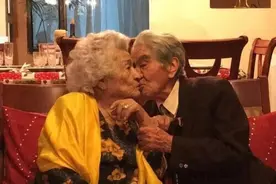 世界上年龄最大的夫妇共214岁 分享爱的秘诀图片
