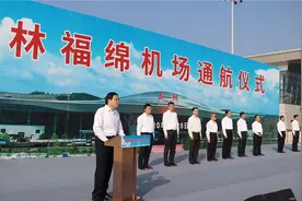 首航升空！玉林福绵机场正式通航（组图）图片