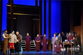 爆笑话剧《戏台》时隔两年再度来昆 将于10月在昆公演图片