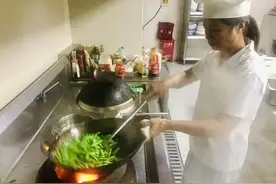 “家的味道！”守着厨房14年，杭州“消防麻麻”昨天退休，烧了最后一顿饭图片