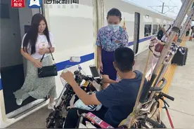 残疾旅客行动不便 高铁周到服务助力便捷出行图片
