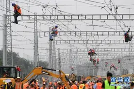 京沪线、京广线普速铁路正式拨入新建北京丰台站内图片