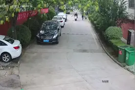 这个飞扑，帅得让人心疼图片
