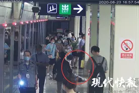 成年人的世界不容易，看南京地铁里这些累晕、醉倒的身影图片