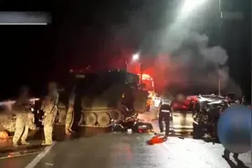 突发！美军装甲车与韩国私家车相撞，4名平民死亡视频封面