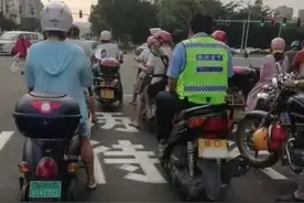 网曝梧州交警骑车不戴头盔？官方回应来了图片
