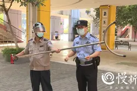 开学季 南岸警方“手把手”传授防暴技巧 提升安保力量图片