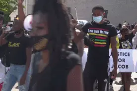 央视独家！美国威斯康星州遭警察枪击受害者父亲：我愿意接受中国媒体采访图片
