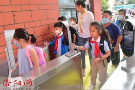 “我是小学生啦”！今日，一年级萌娃入学初体验图片
