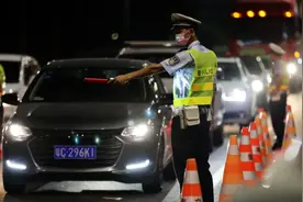 珠海某4S店女员工路上试车被拘留！只因她一时贪玩……图片