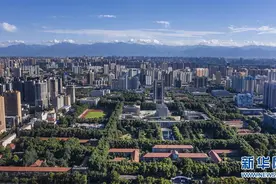蓝天下的古城西安图片