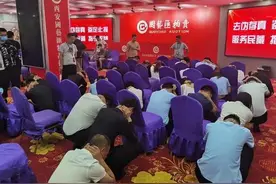 宁波画家接到一个电话，牵出大案！现场100多人被抓，受害者遍布全国图片