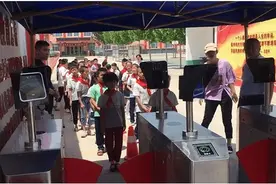 开学第一课 钉钉“云开学”数字化技术帮助师生减负图片