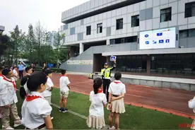 开学第一课 成都交警首次直播宣讲交通安全图片