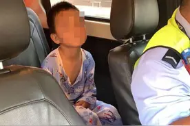 5岁男童乘公交找姐姐，结果转迷了图片