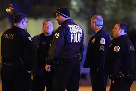 还敢随意掏枪？FBI提醒芝加哥警方：你们已经被黑帮盯上了视频封面