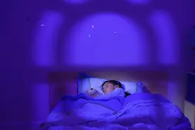 每天只睡四小时！张朝阳睡眠法靠谱吗？医生：“熬夜”就是慢性自杀图片