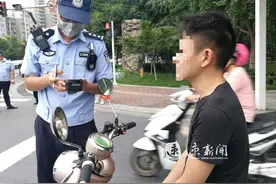 未戴头盔二次被罚宿迁“第一人”，这“记性”民警都“捉急”图片
