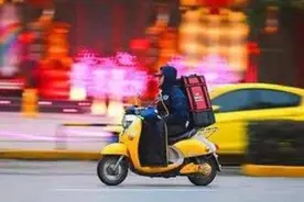 超速、闯灯、酒驾…外卖小哥“以命送餐”，平台不担责？图片