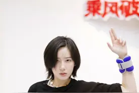 成为“姐姐”们的团宠，李斯丹妮：我很喜欢“李四蛋”这个外号图片
