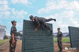 又燃又爆！一组动图，带你领略“东风快递”小哥的真功夫图片