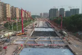 芙蓉大道快改项目主体结构基本完工 将进入路面工程施工图片