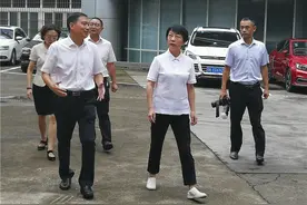 内江市委常委、组织部部长苟小莉到市委党史地方志研究室调研并主持召开联系部门党风廉政建设工作情况汇报会图片
